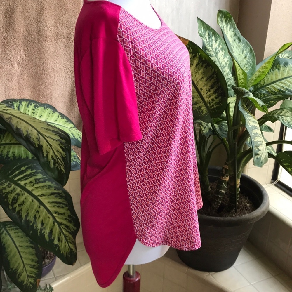 Fuchsia print top with solid back - Picture 3 of 5